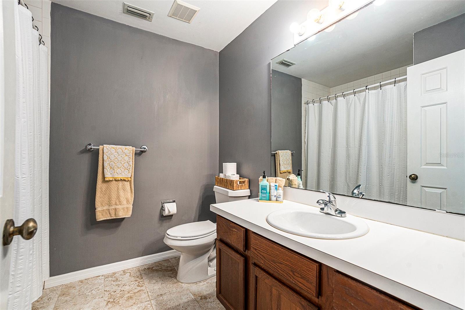 Listing photo id 26 for 307 Bungalow Park Avenue B