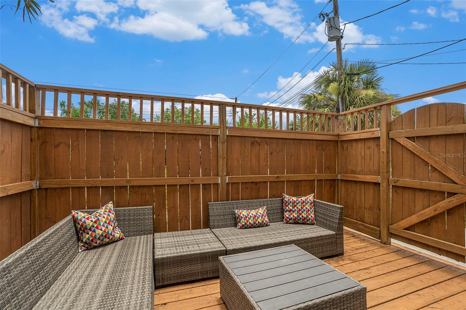 Listing photo id 27 for 307 Bungalow Park Avenue B