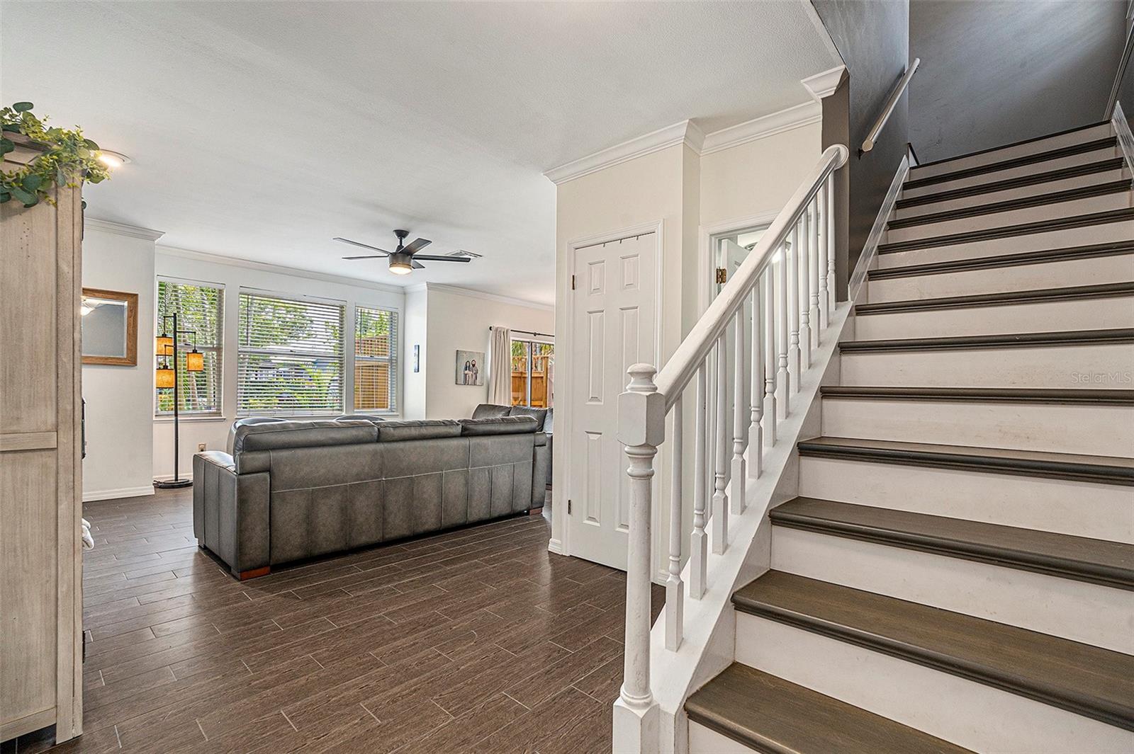 Listing photo id 5 for 307 Bungalow Park Avenue B