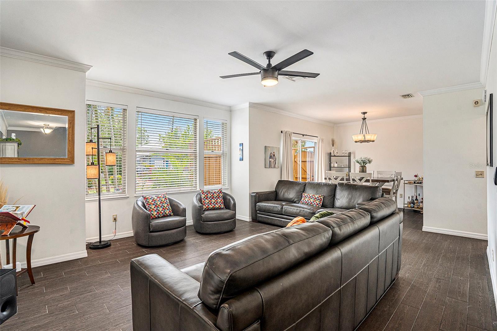 Listing photo id 6 for 307 Bungalow Park Avenue B