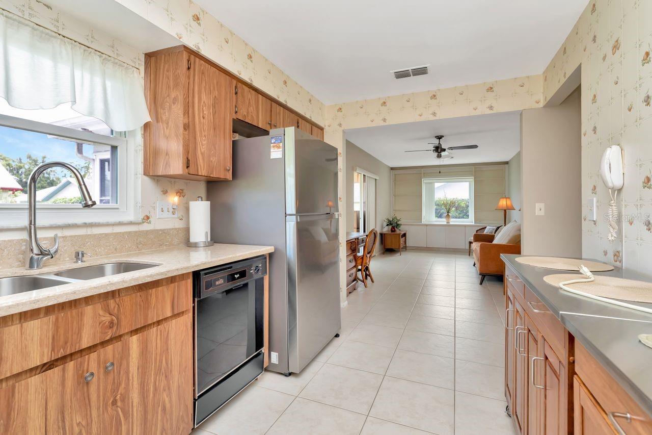Image 10 of 39 For 1704 Caledonia Court