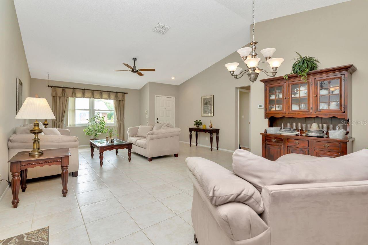 Image 17 of 39 For 1704 Caledonia Court
