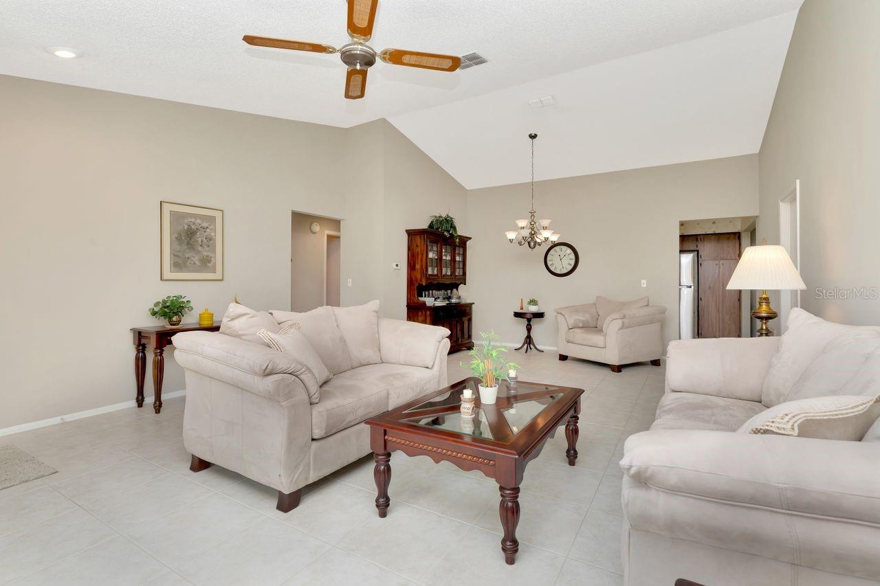 Image 4 of 39 For 1704 Caledonia Court