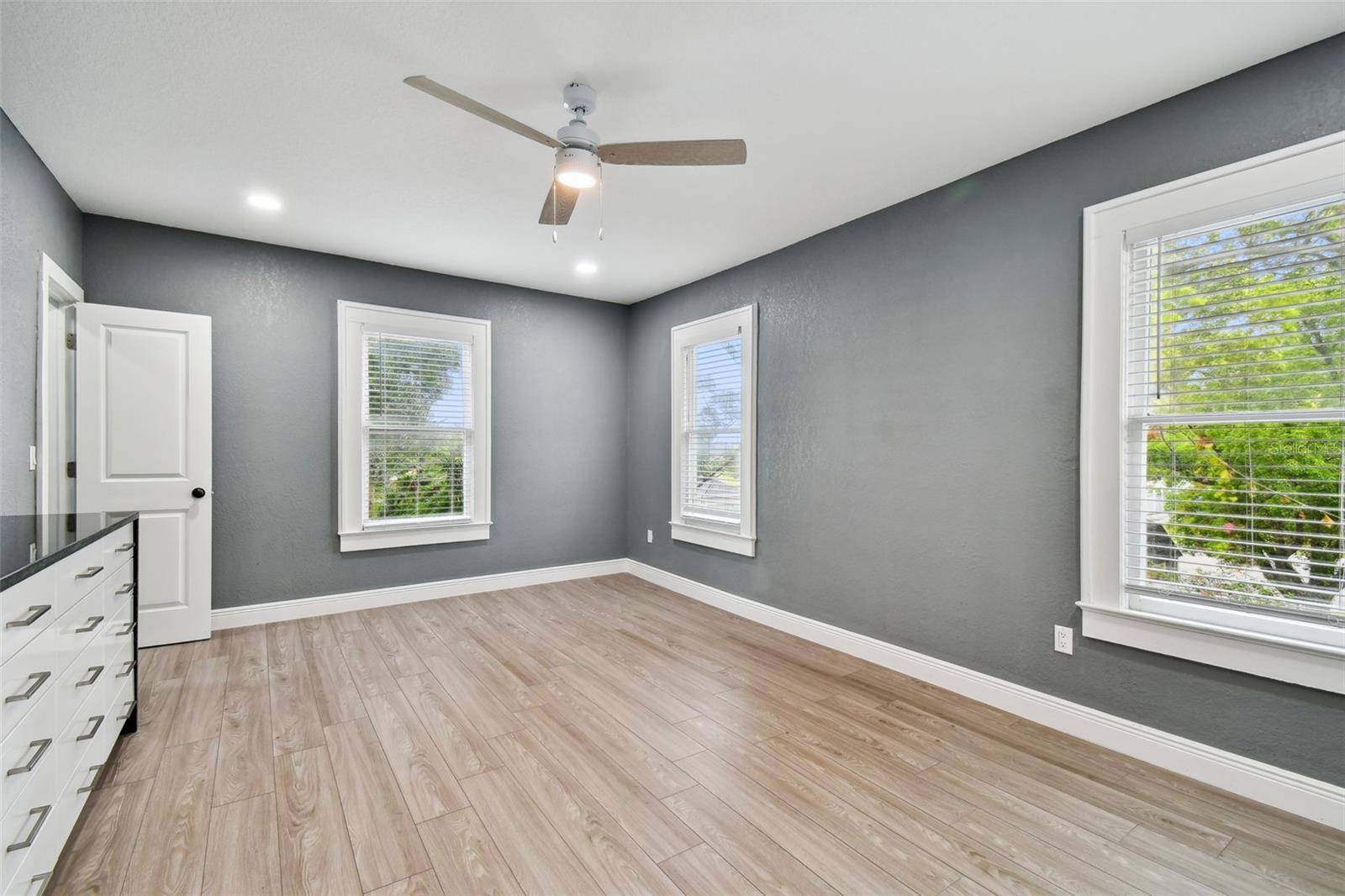 Image 17 of 46 For 6810 Navin Avenue