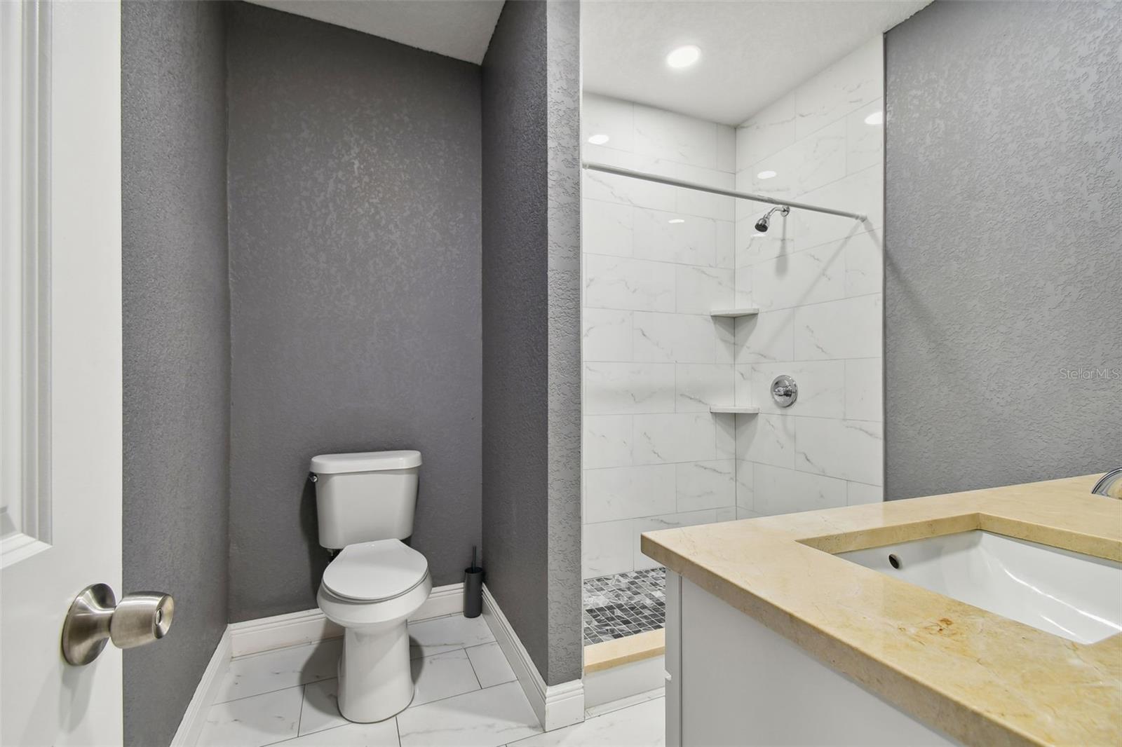 Image 32 of 46 For 6810 Navin Avenue