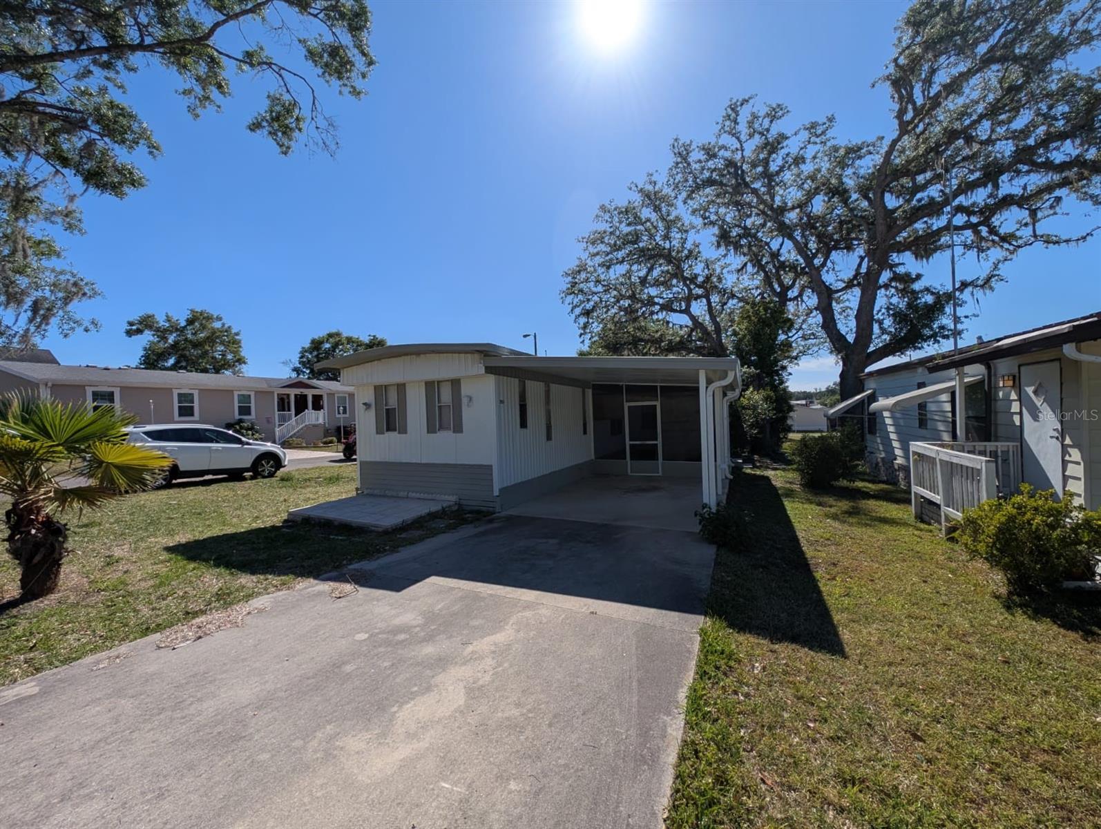 Listing photo id 0 for 39611 Gloryland Drive