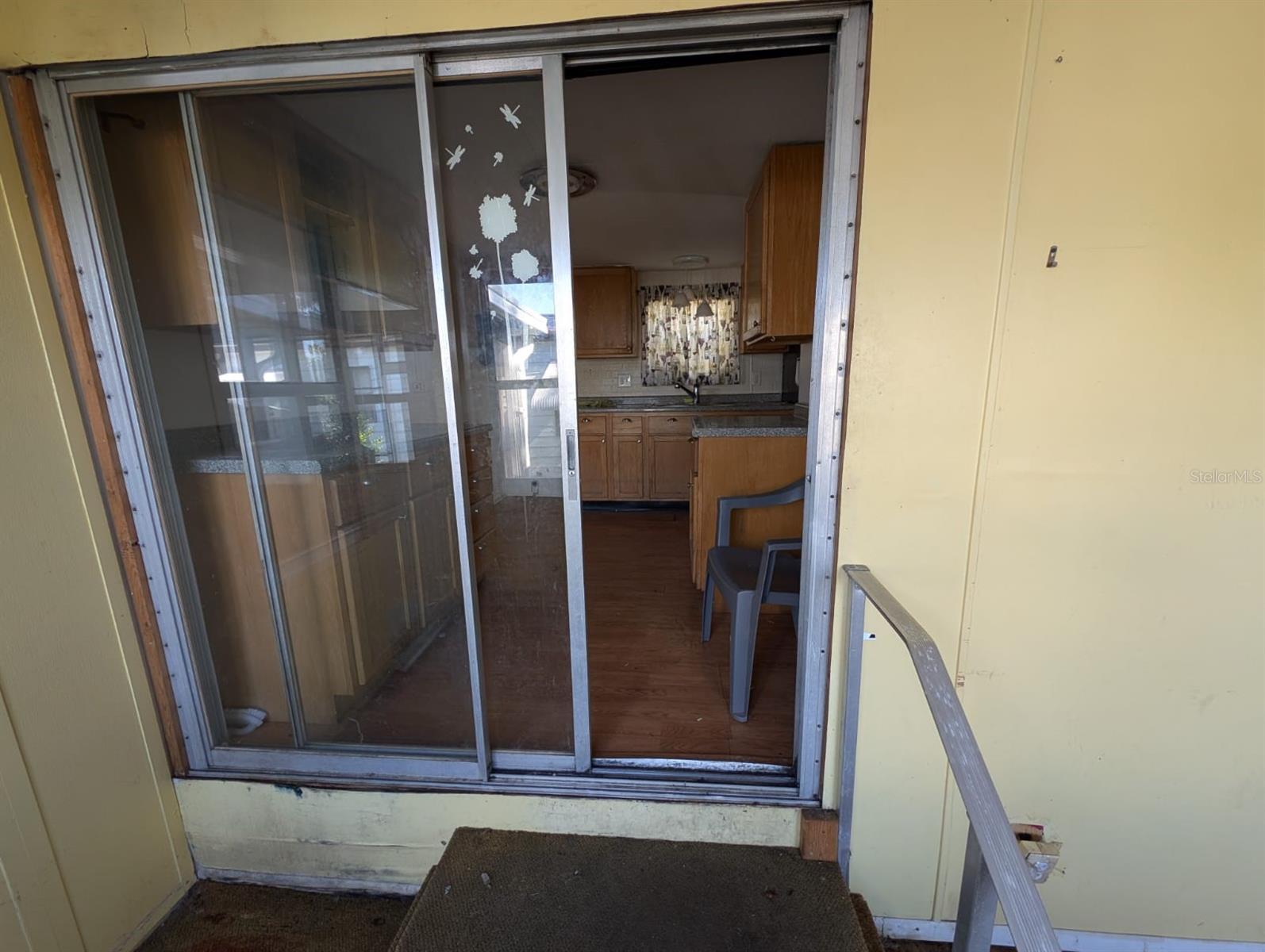 Listing photo id 7 for 39611 Gloryland Drive