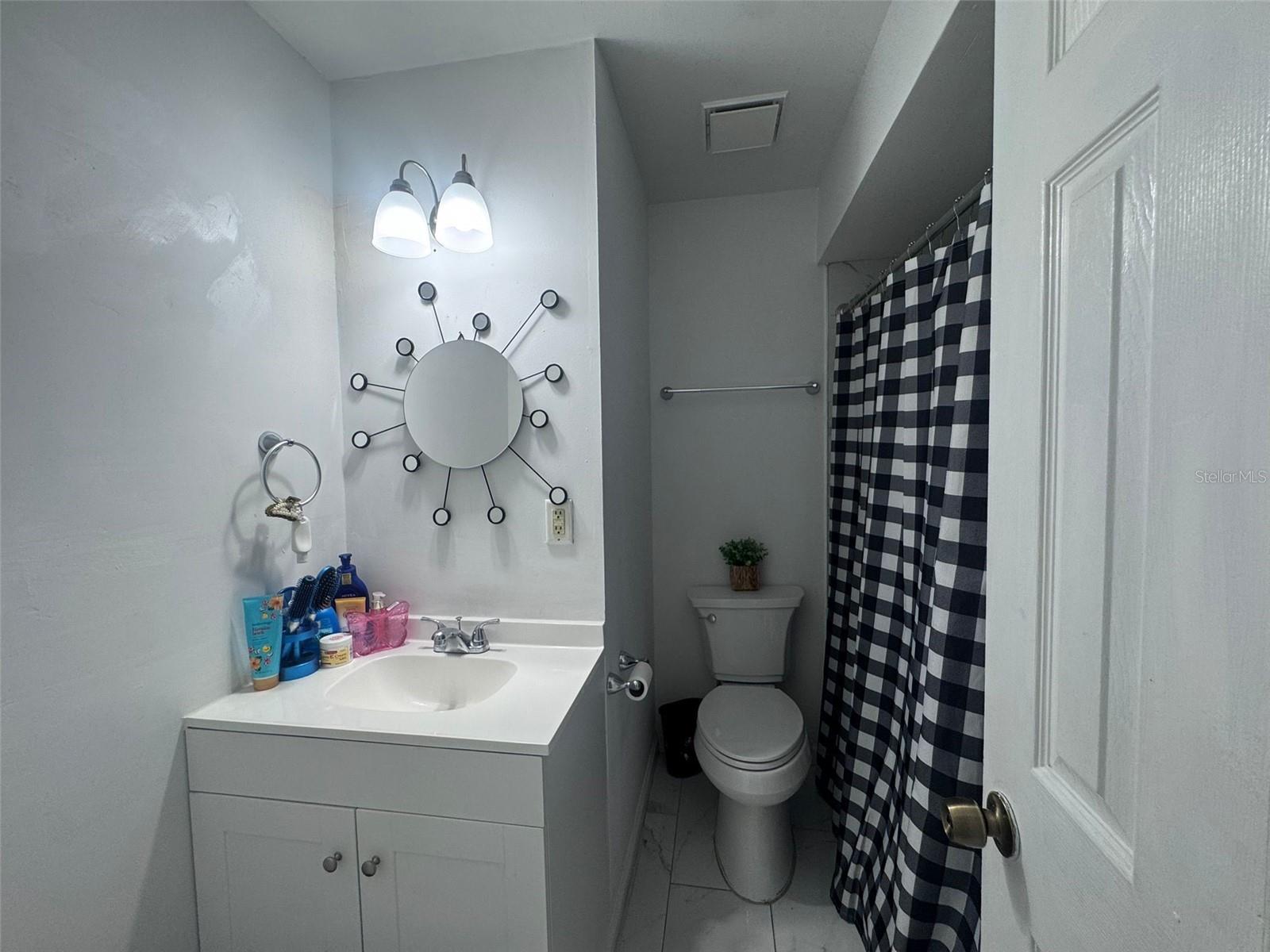 Image 24 of 54 For 7210 Manhattan Avenue 2423