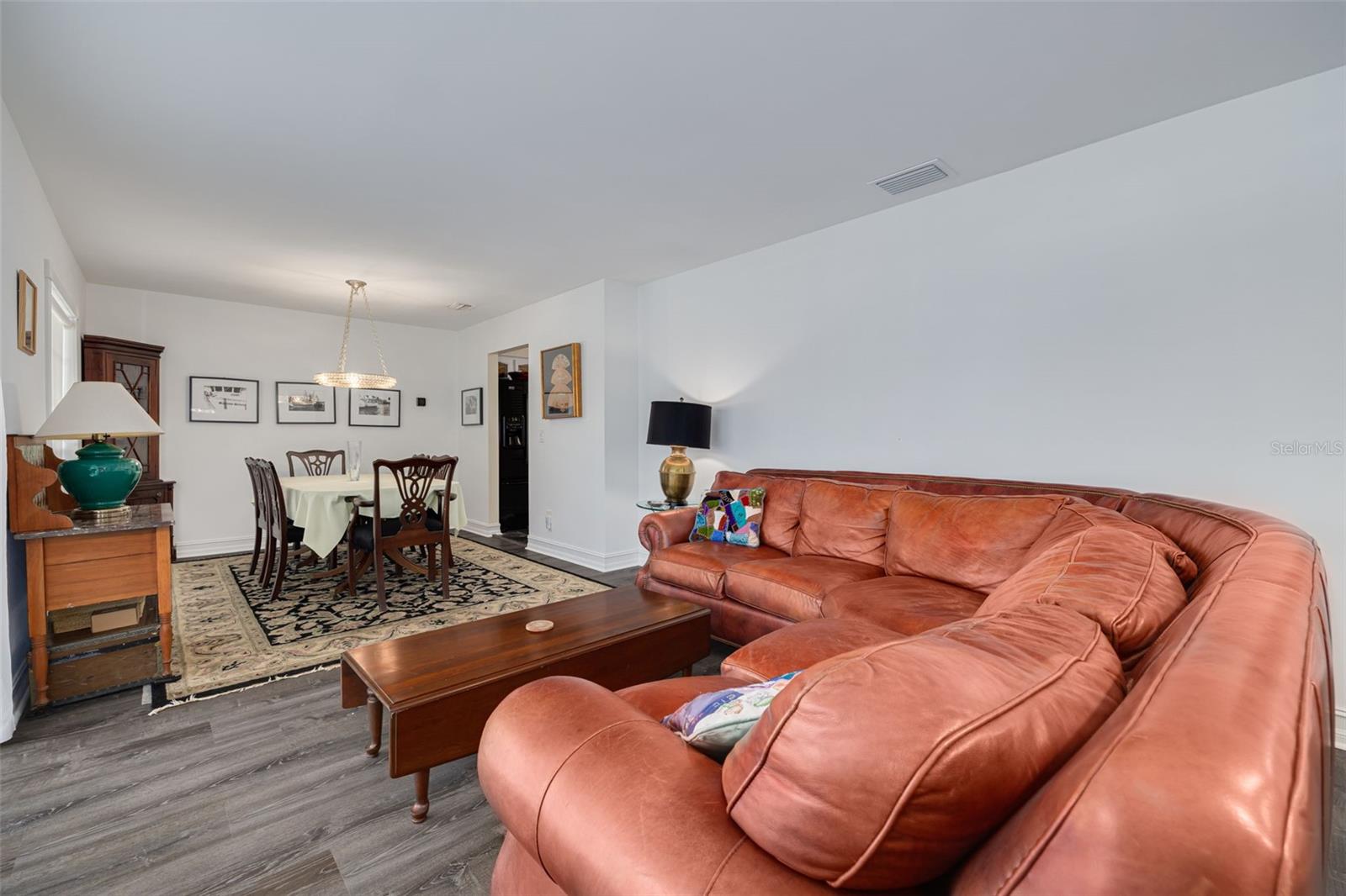 Listing photo id 8 for 8024 Hiawatha Street