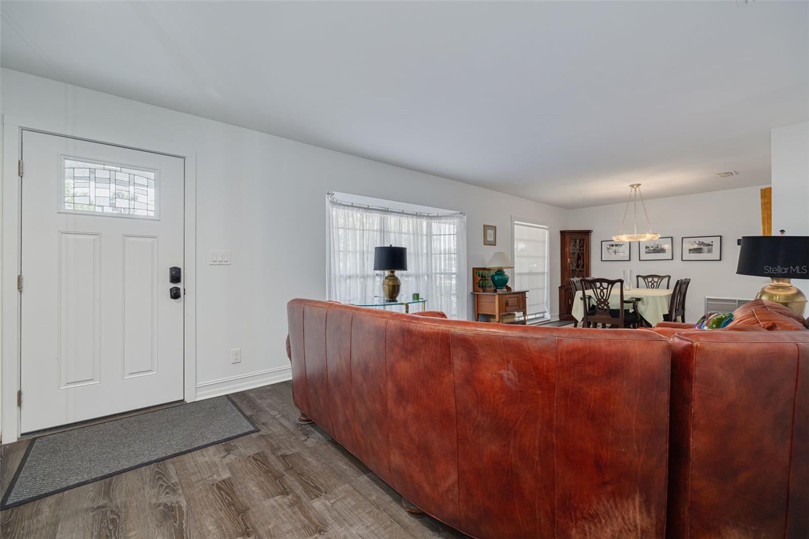 Listing photo id 9 for 8024 Hiawatha Street