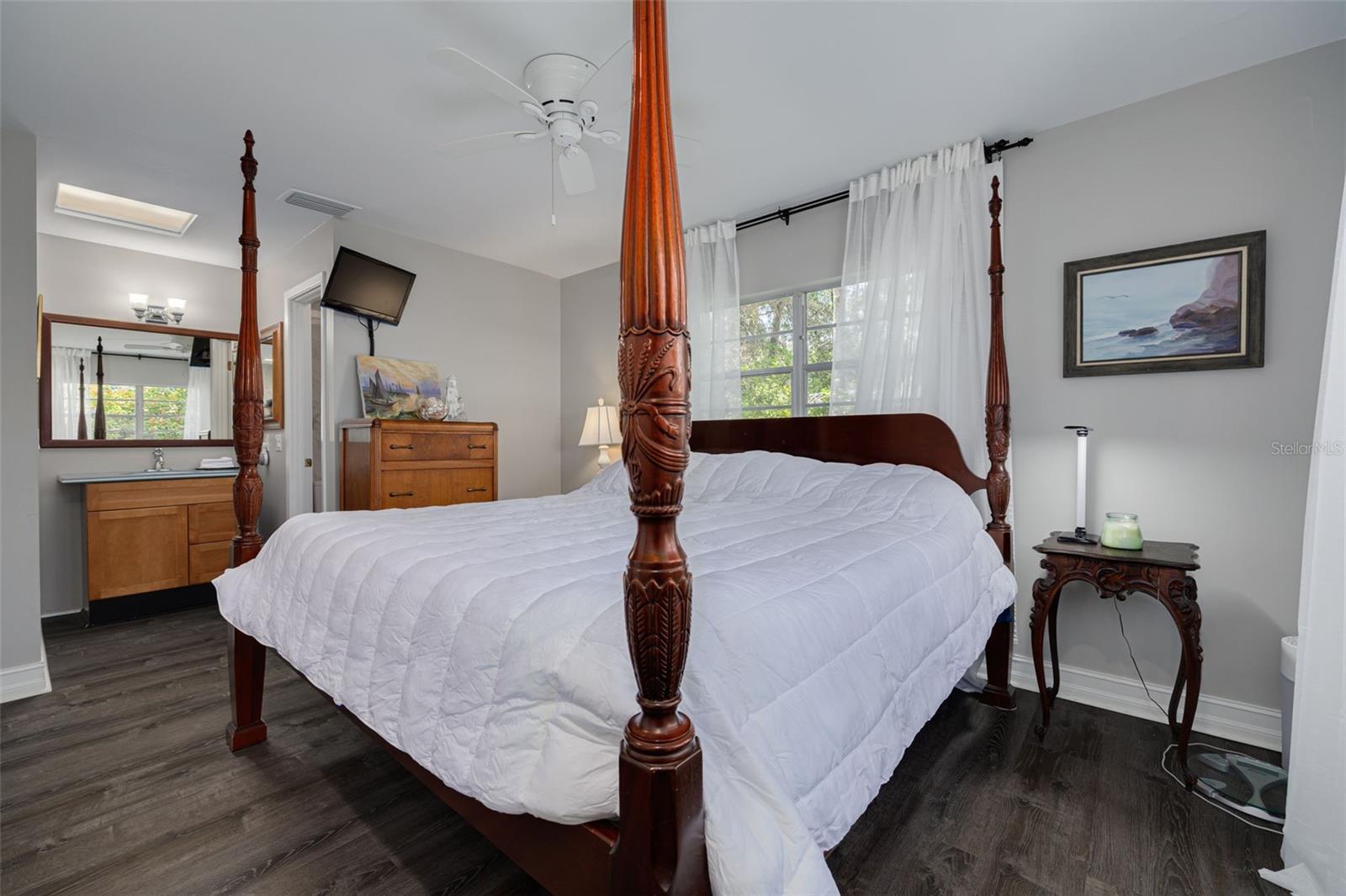 Listing photo id 17 for 8024 Hiawatha Street