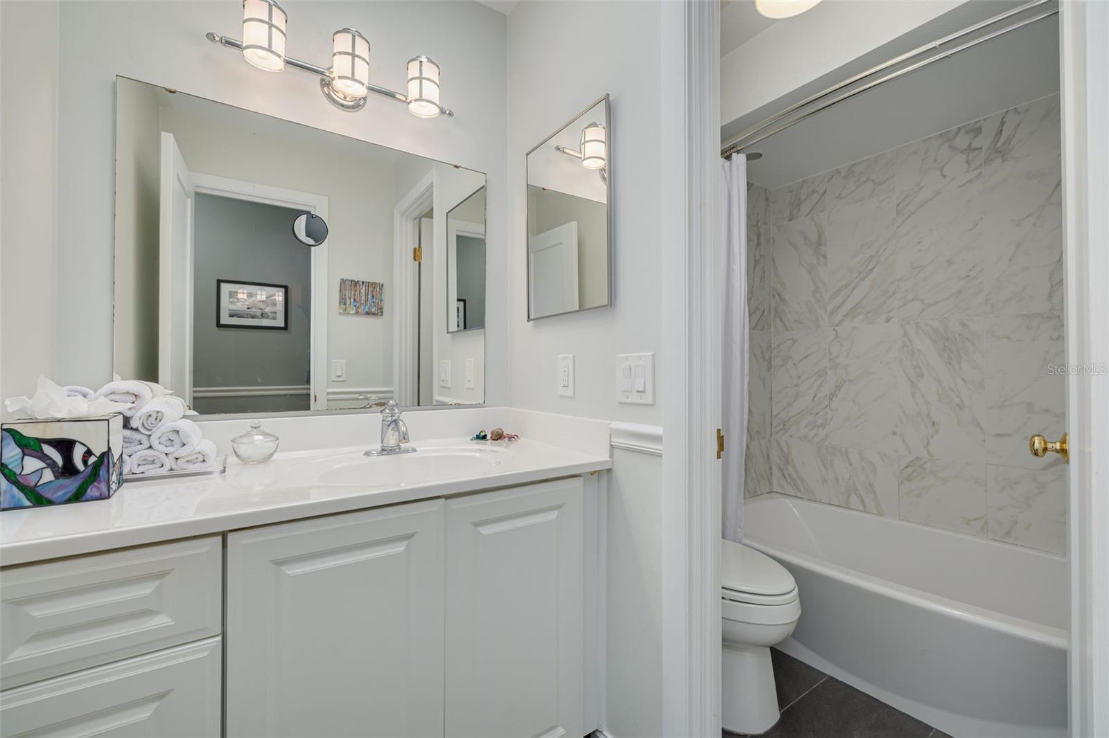 Listing photo id 22 for 8024 Hiawatha Street