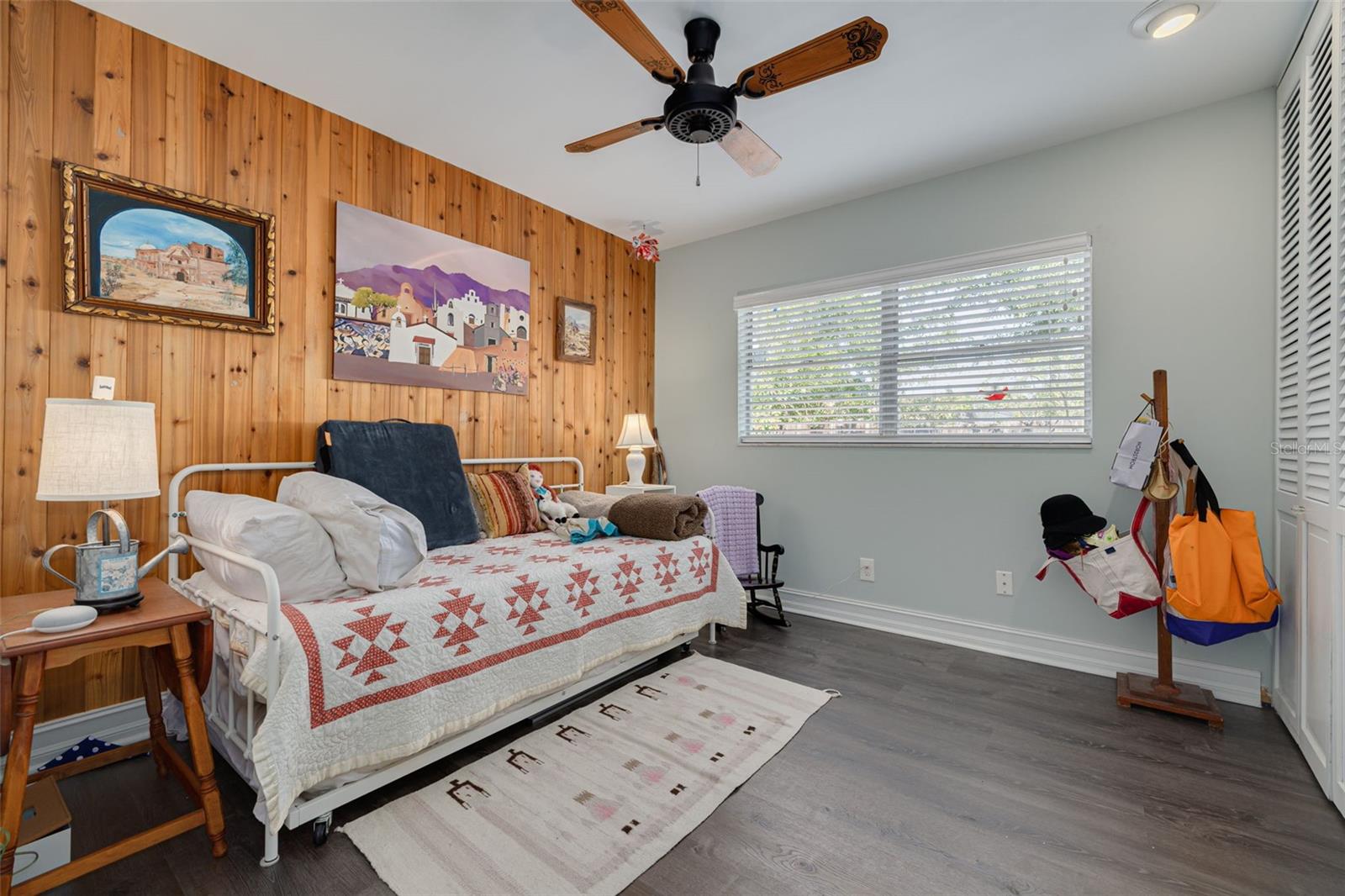 Listing photo id 23 for 8024 Hiawatha Street