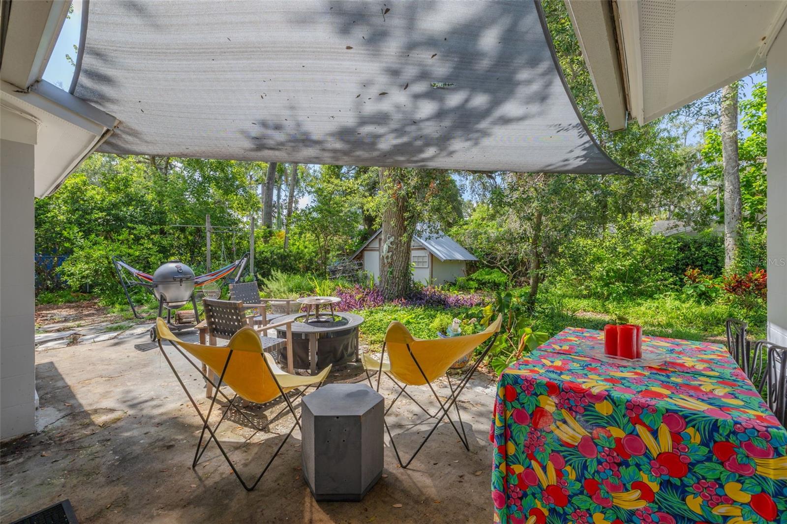 Listing photo id 25 for 8024 Hiawatha Street