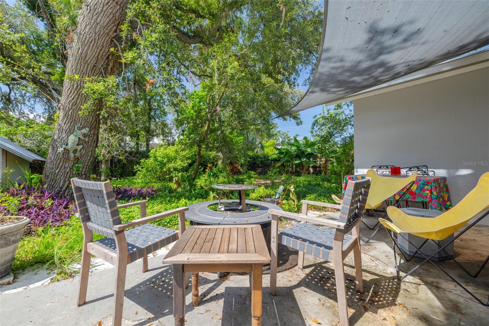 Listing photo id 26 for 8024 Hiawatha Street