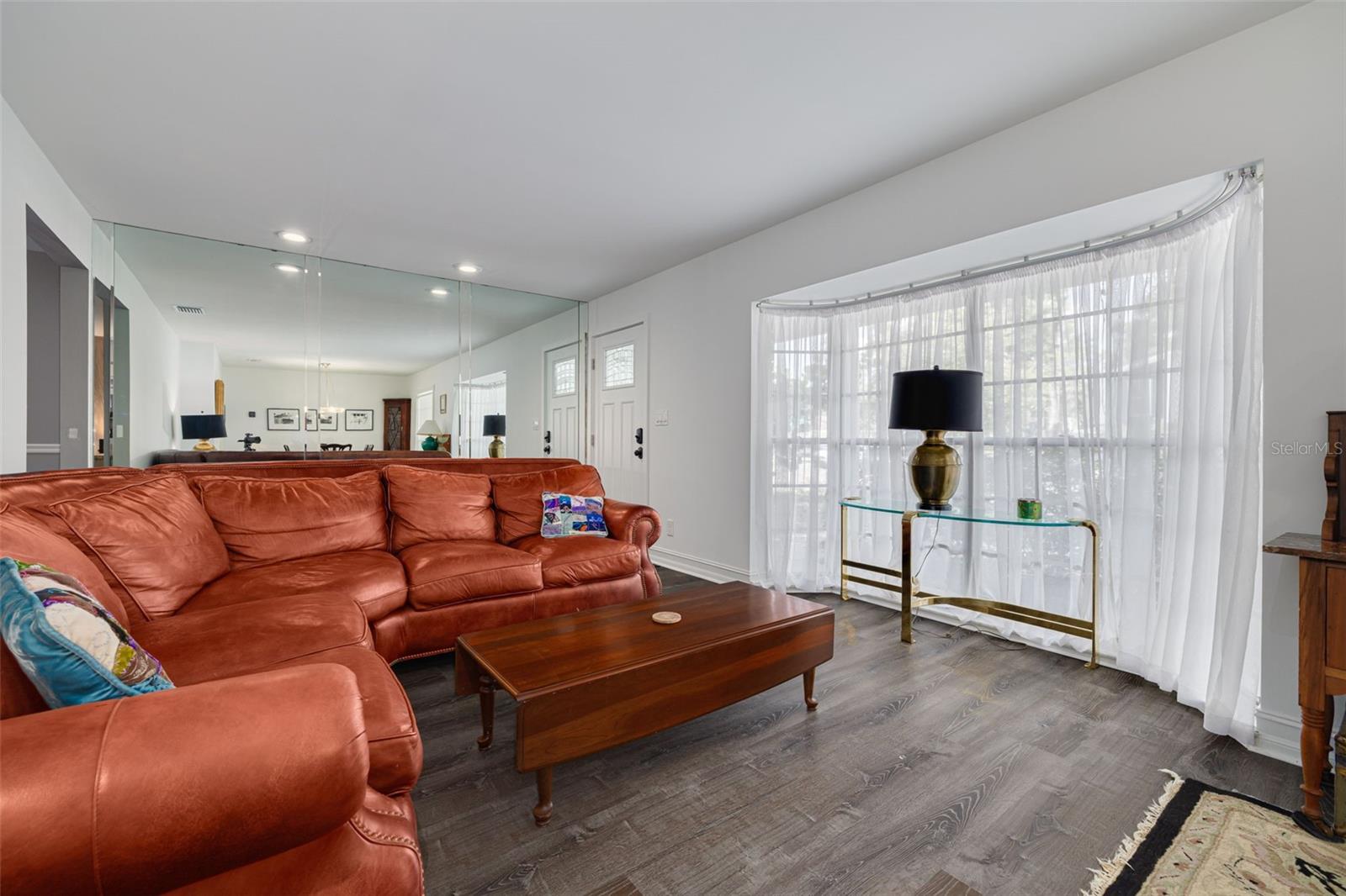 Listing photo id 1 for 8024 Hiawatha Street