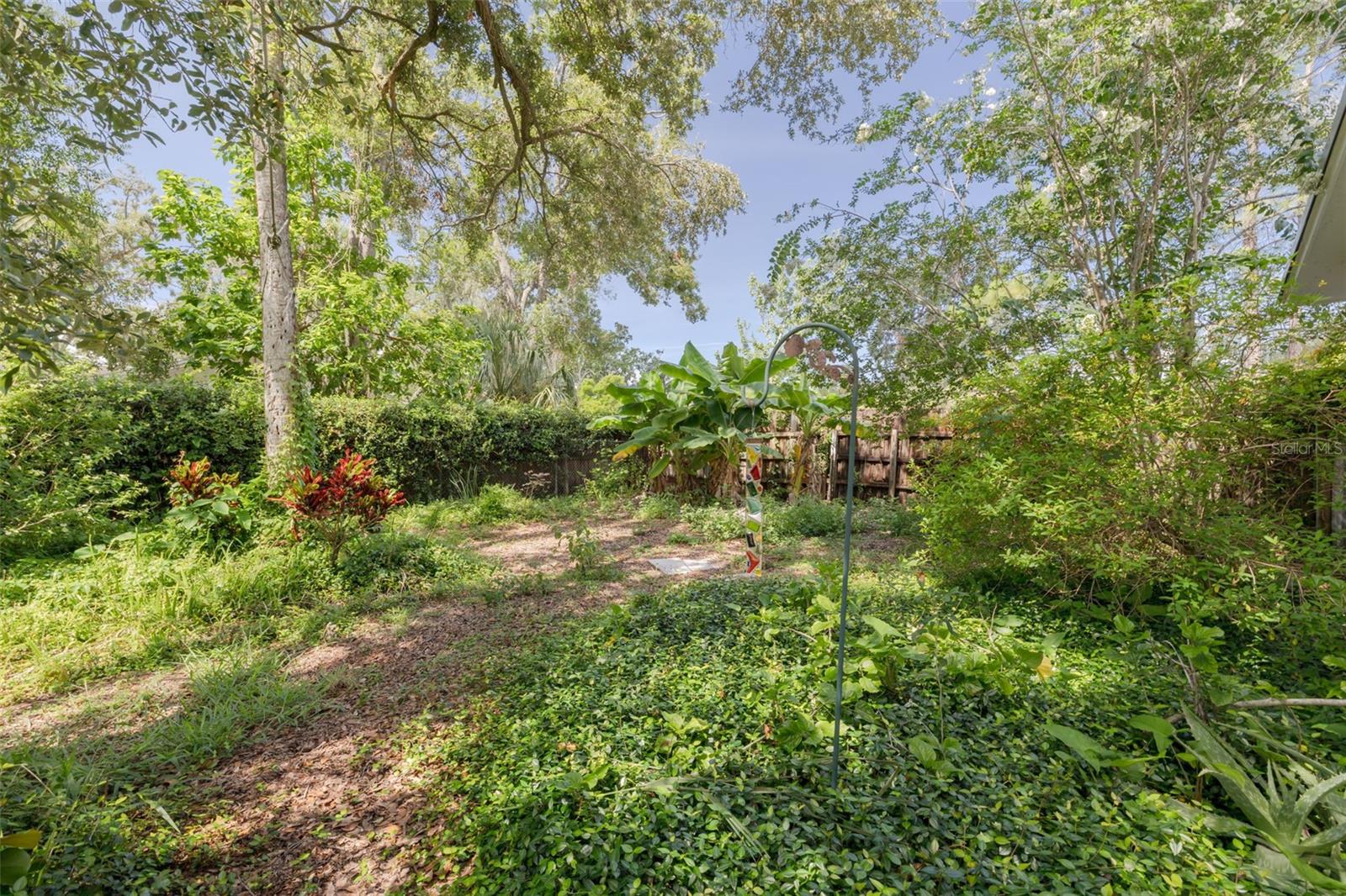 Listing photo id 28 for 8024 Hiawatha Street