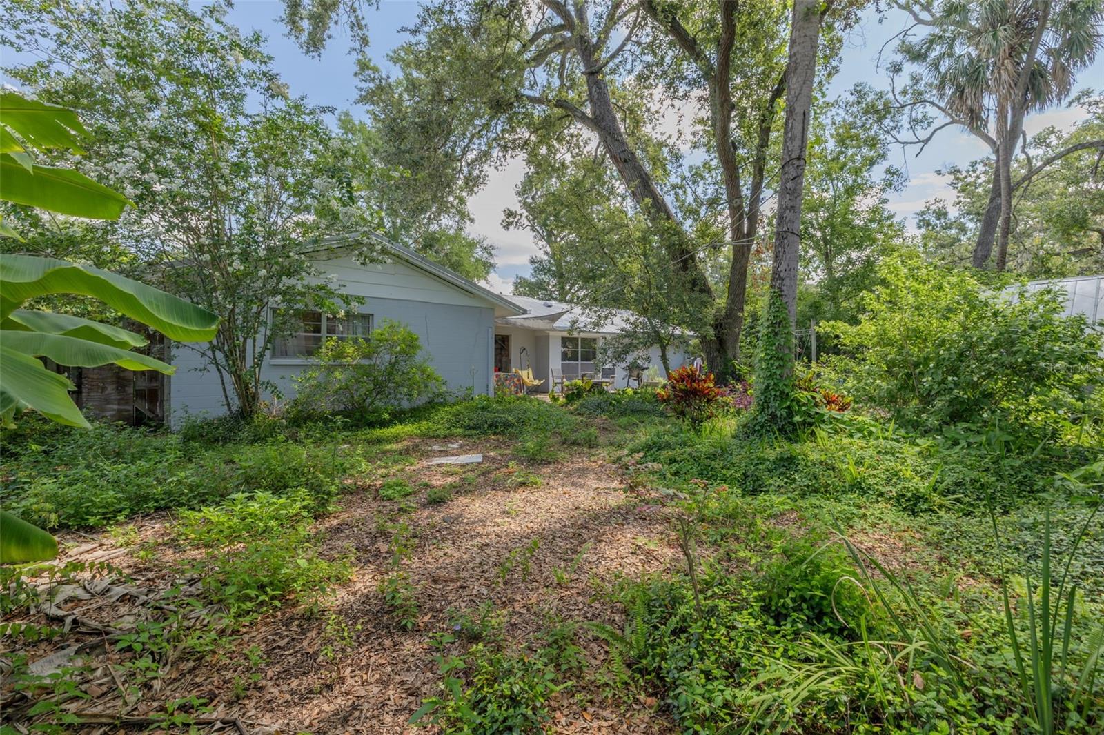 Listing photo id 29 for 8024 Hiawatha Street