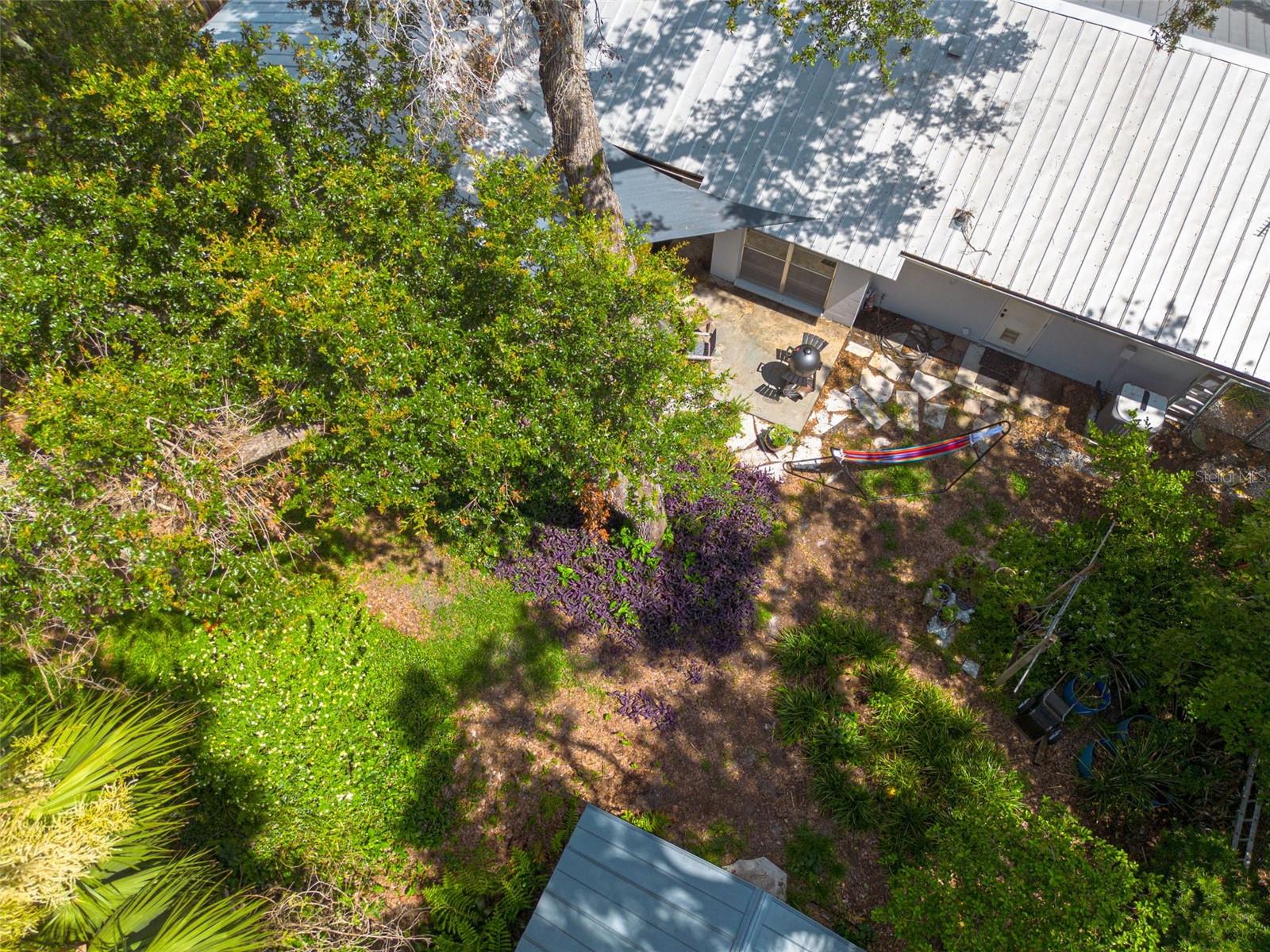 Listing photo id 30 for 8024 Hiawatha Street