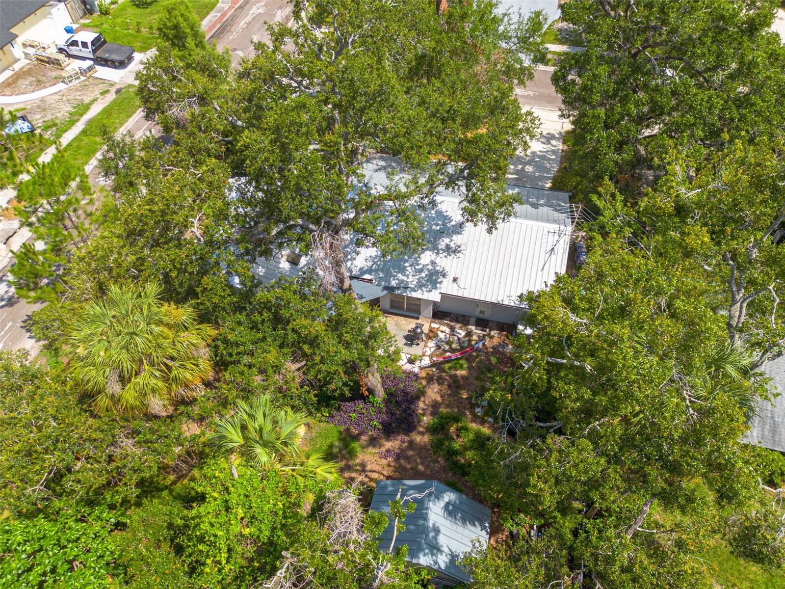 Listing photo id 31 for 8024 Hiawatha Street