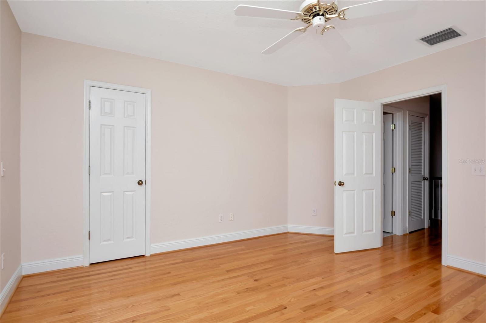Image 19 of 42 For 113 Bosphorous Avenue 2