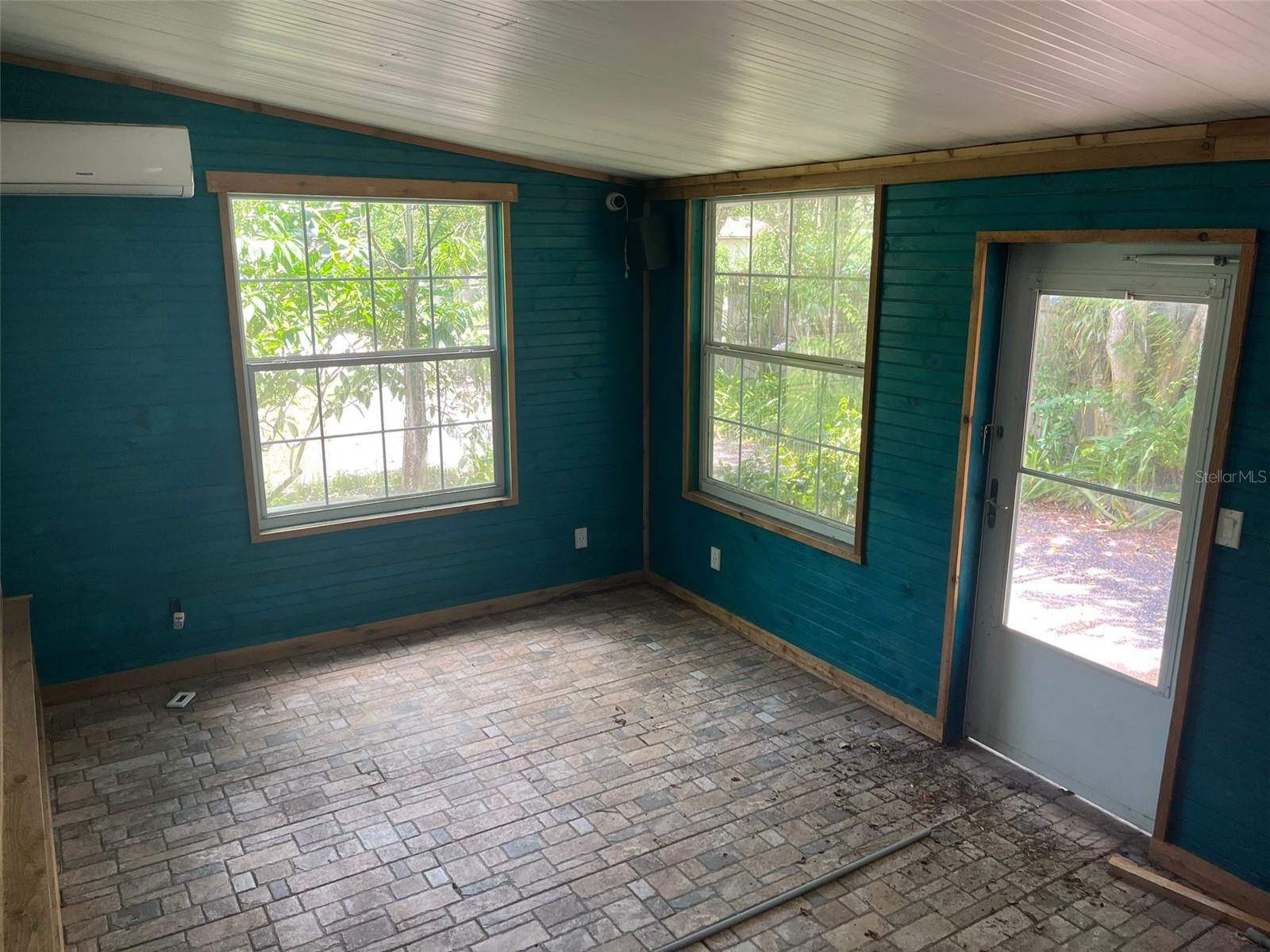 Image 11 of 28 For 38250 Collins Avenue W