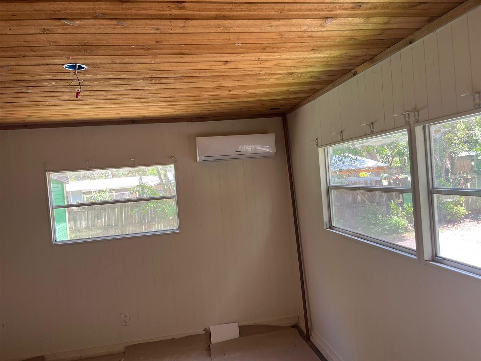 Image 8 of 28 For 38250 Collins Avenue W