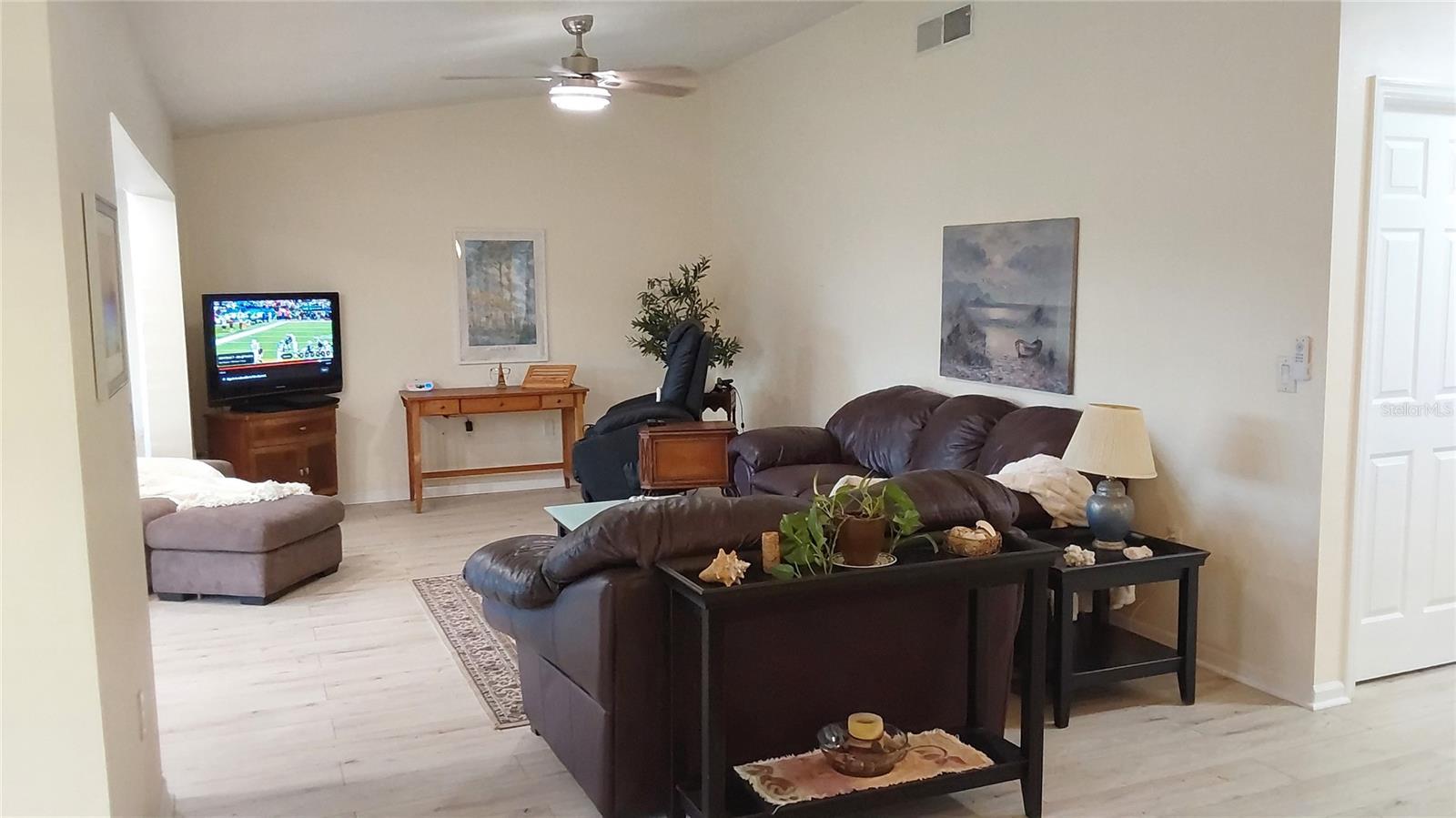 Listing photo id 10 for 1737 Solon Avenue
