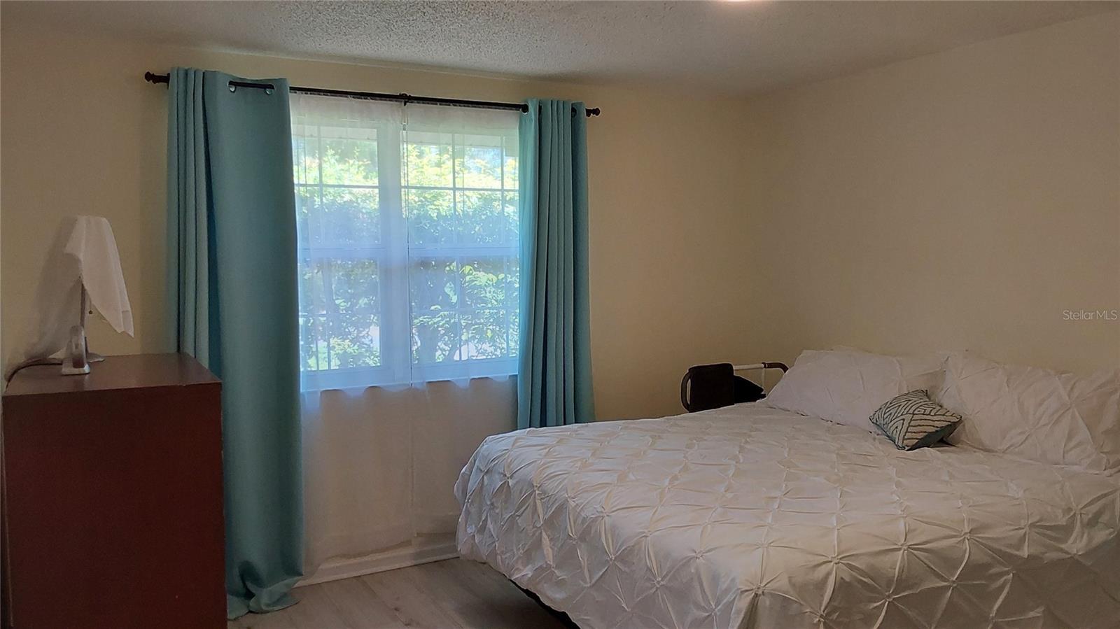 Listing photo id 13 for 1737 Solon Avenue