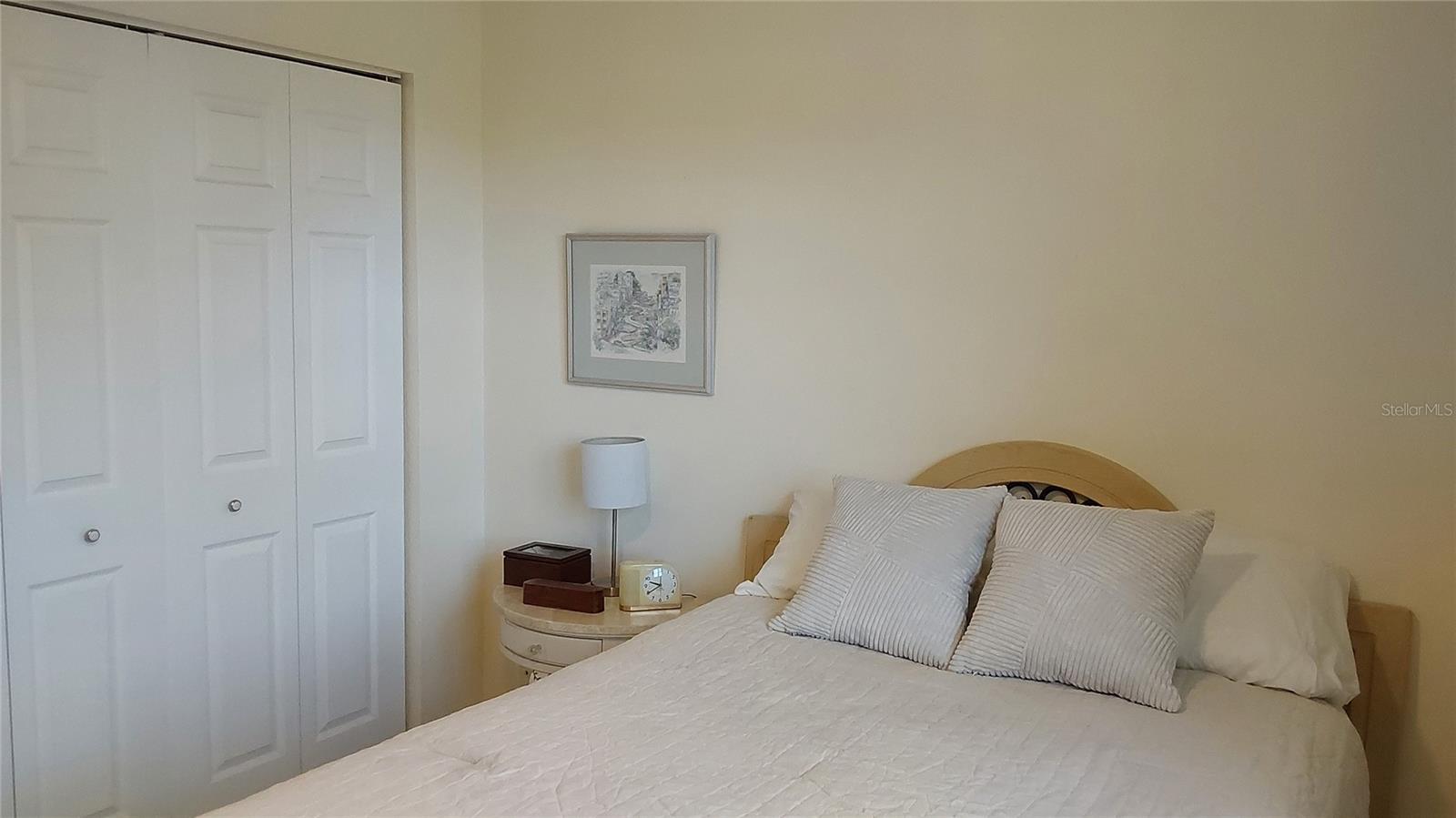 Listing photo id 18 for 1737 Solon Avenue