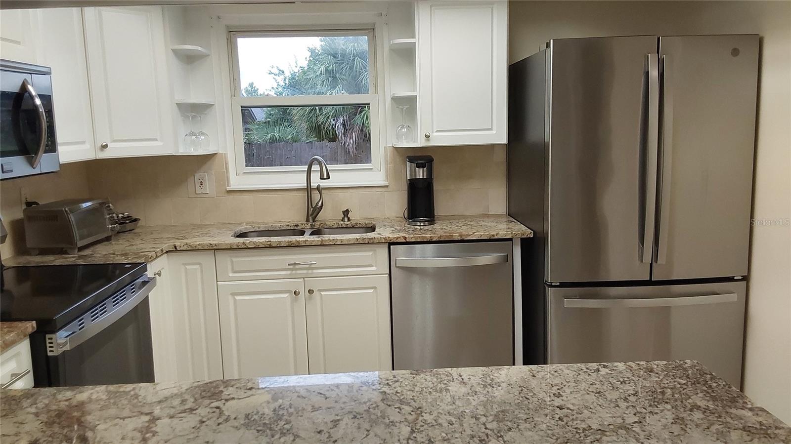 Listing photo id 24 for 1737 Solon Avenue