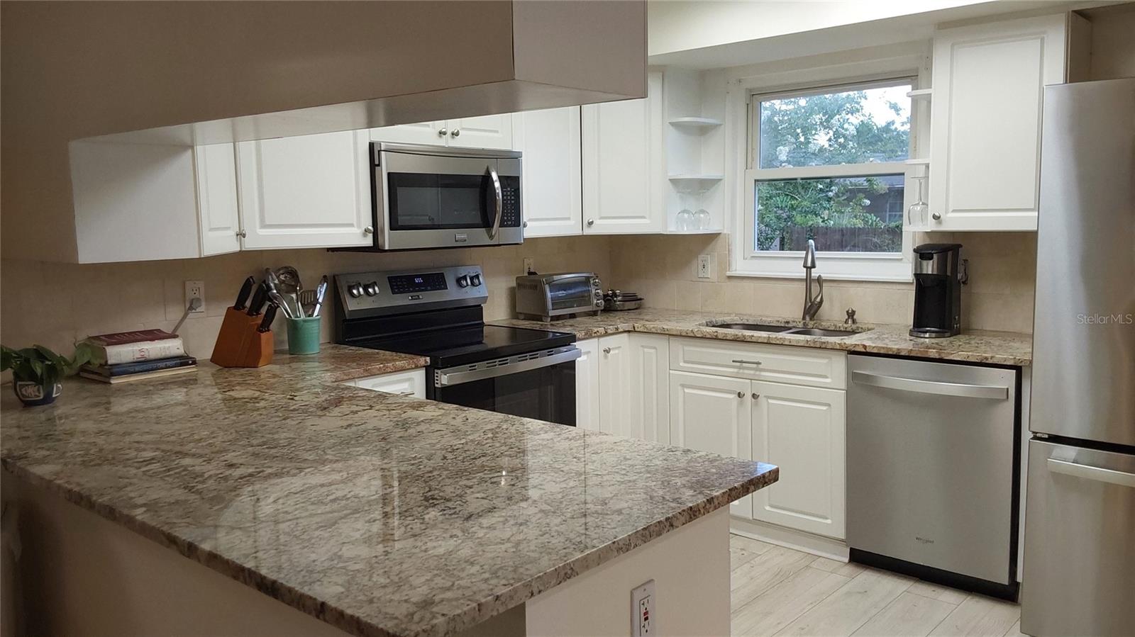 Listing photo id 25 for 1737 Solon Avenue