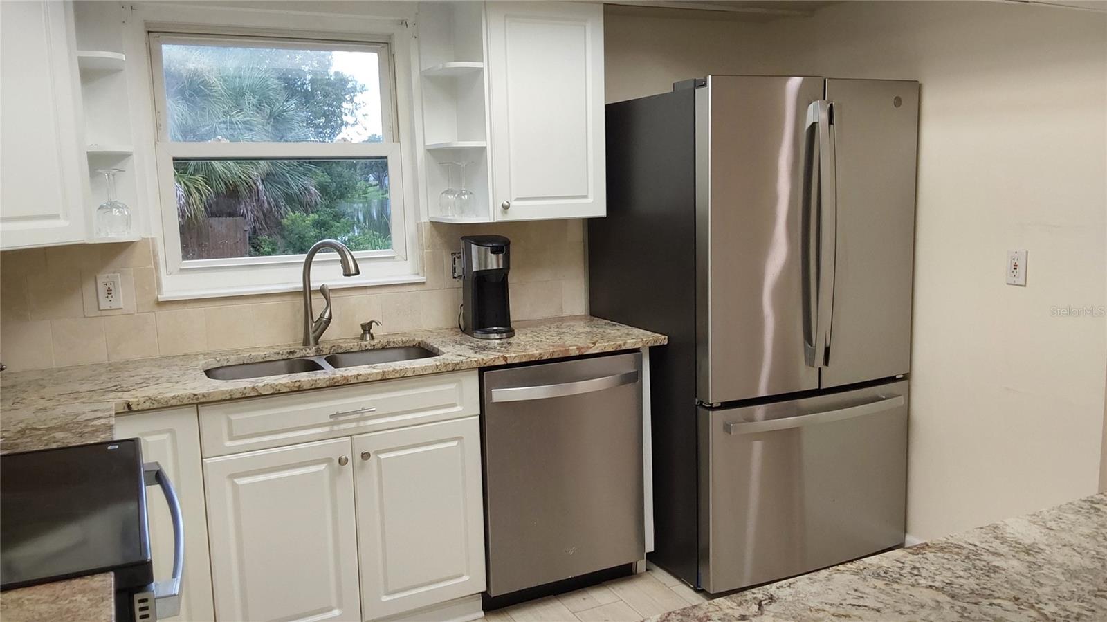 Listing photo id 26 for 1737 Solon Avenue