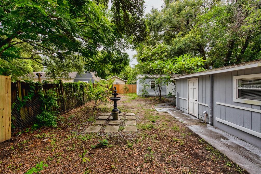 Image 24 of 40 For 919 Flora Street