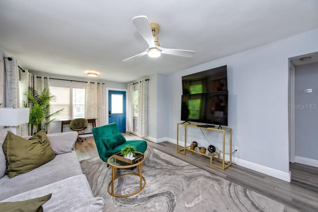 Image 4 of 40 For 919 Flora Street