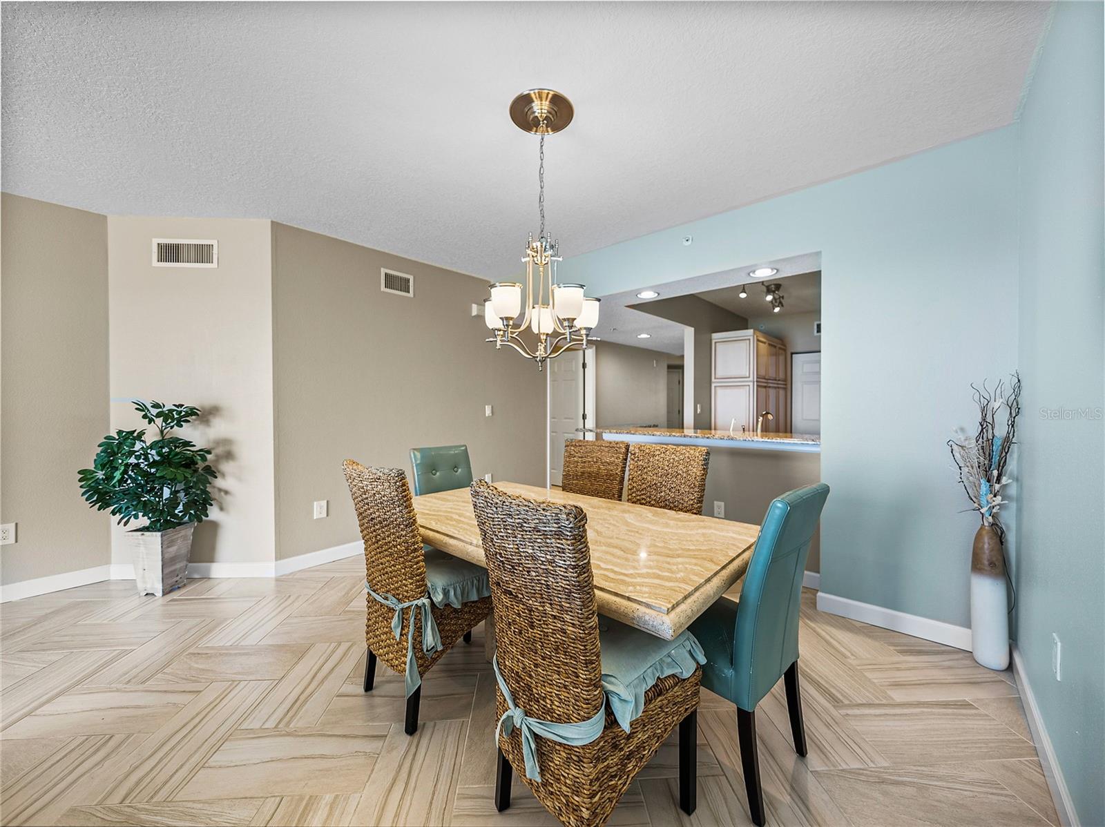 Image 12 of 78 For 16500 Gulf Boulevard 753