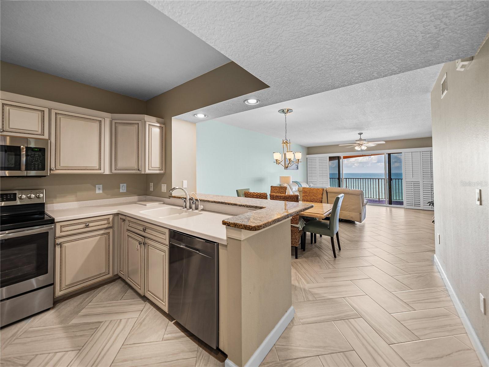 Image 13 of 78 For 16500 Gulf Boulevard 753