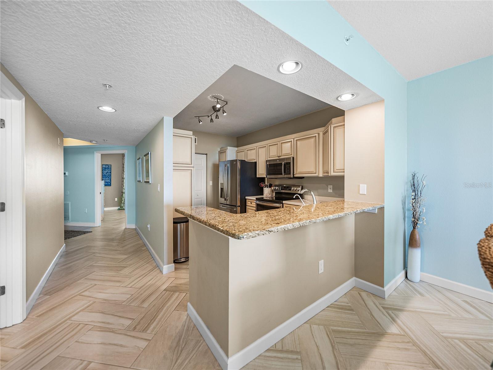 Image 14 of 78 For 16500 Gulf Boulevard 753