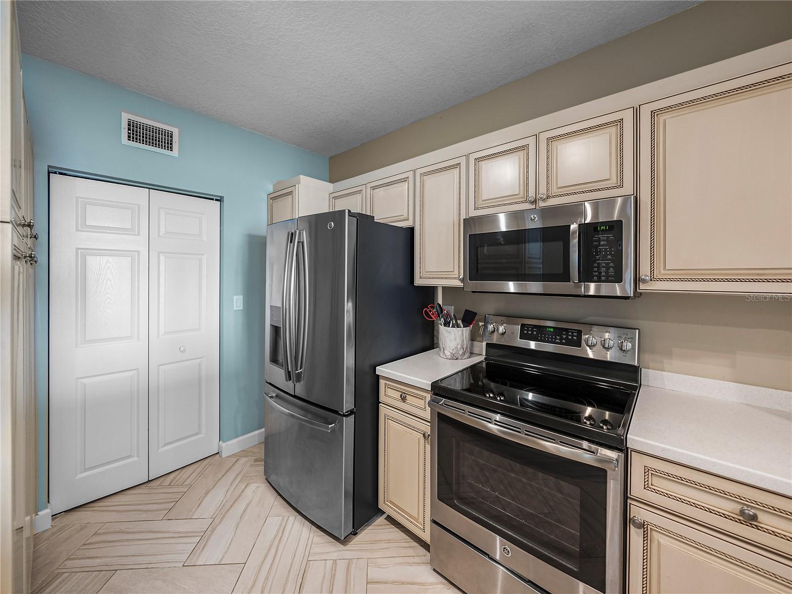 Image 17 of 78 For 16500 Gulf Boulevard 753