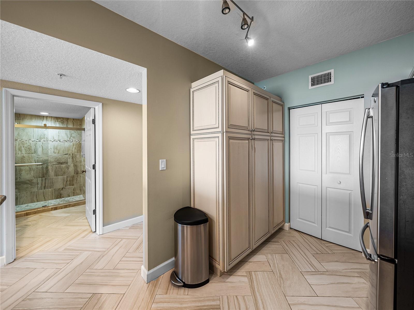 Image 18 of 78 For 16500 Gulf Boulevard 753
