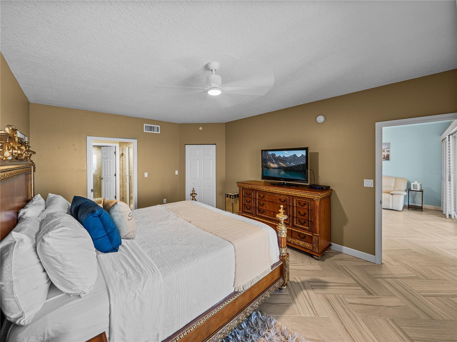 Image 22 of 78 For 16500 Gulf Boulevard 753