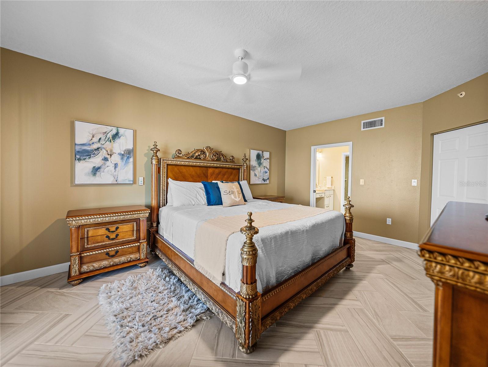 Image 23 of 78 For 16500 Gulf Boulevard 753
