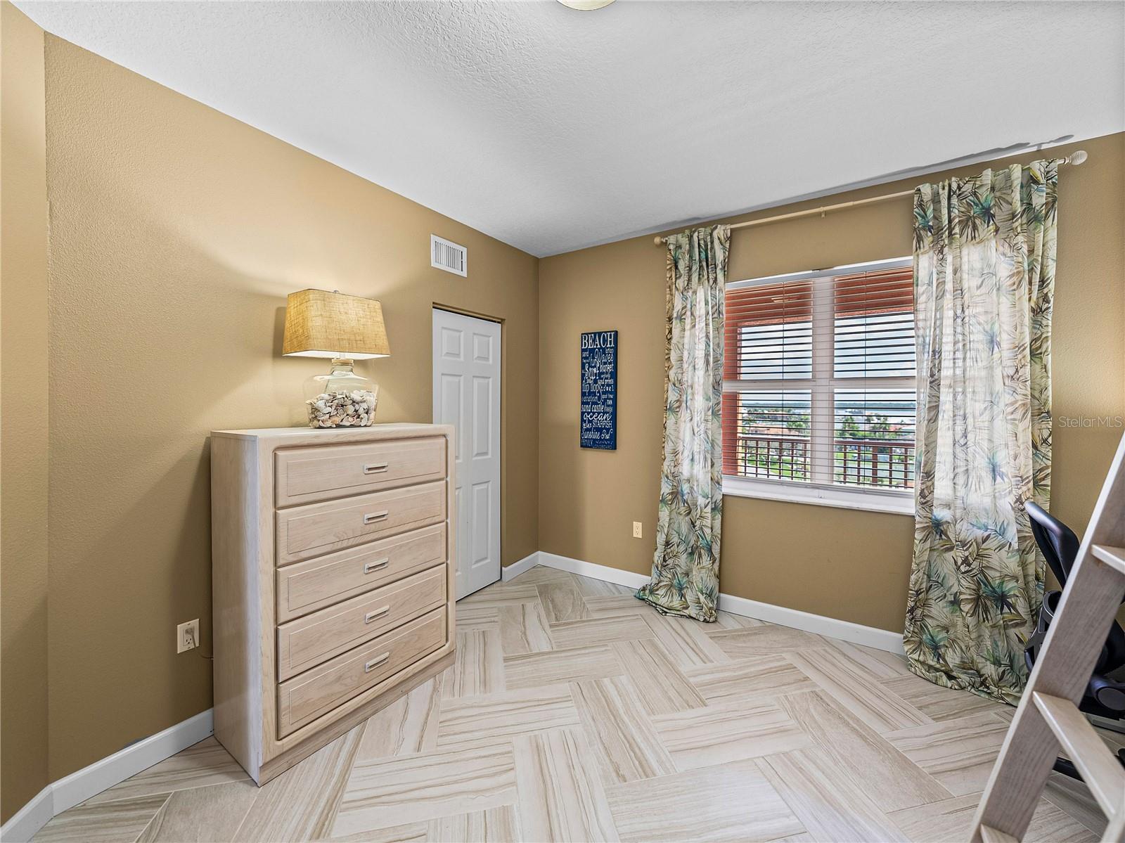 Image 38 of 78 For 16500 Gulf Boulevard 753