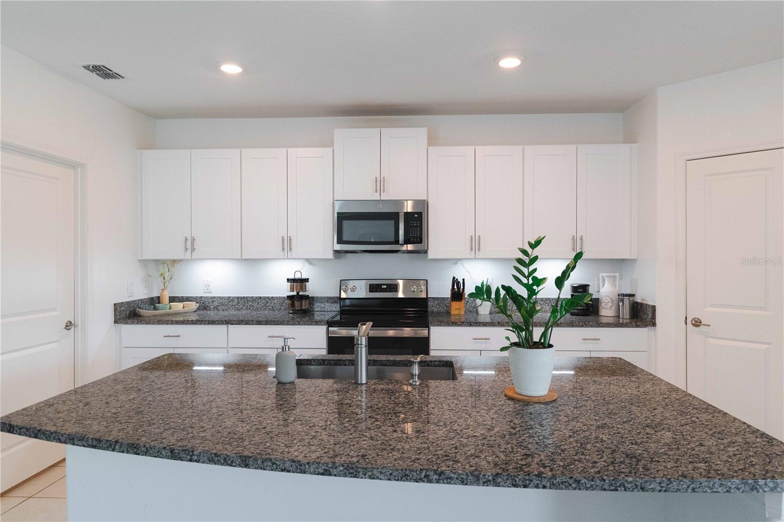 Image 6 of 42 For 9913 Jackfruit Ct