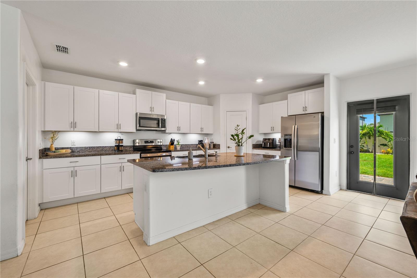 Image 7 of 42 For 9913 Jackfruit Ct