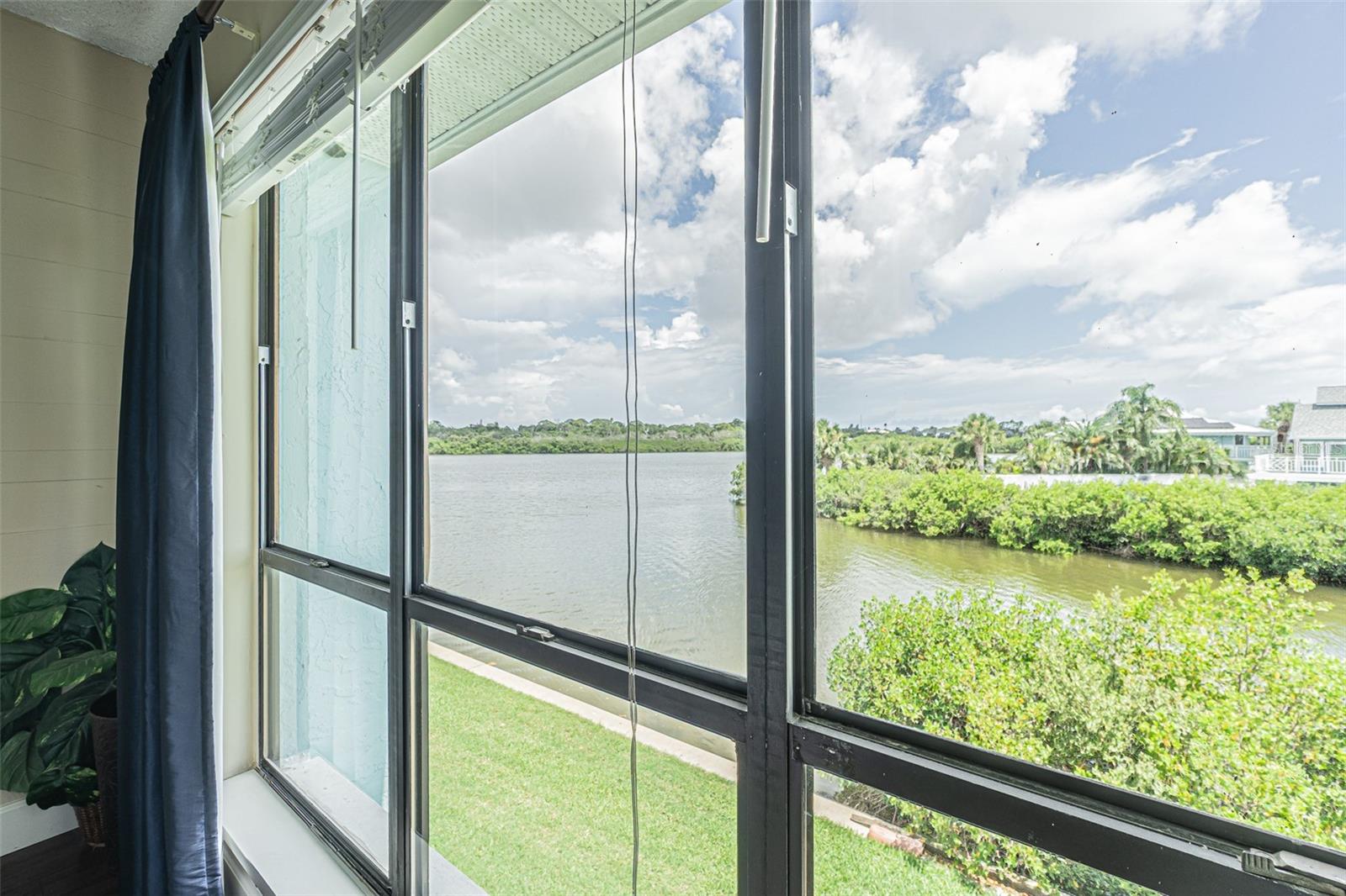 Image 5 of 25 For 1 Windrush Boulevard 54