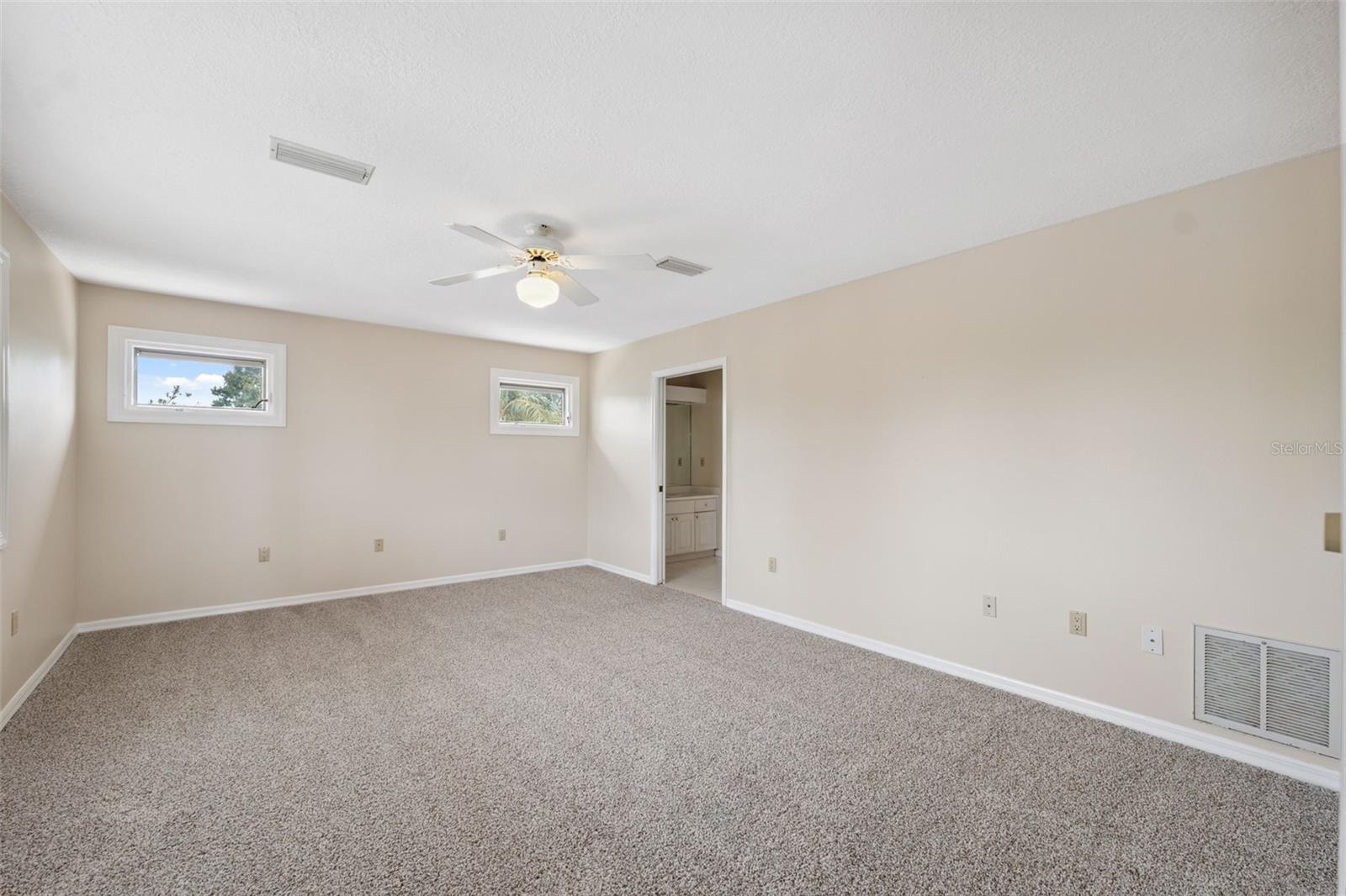 Listing photo id 17 for 1906 Gulfview Drive