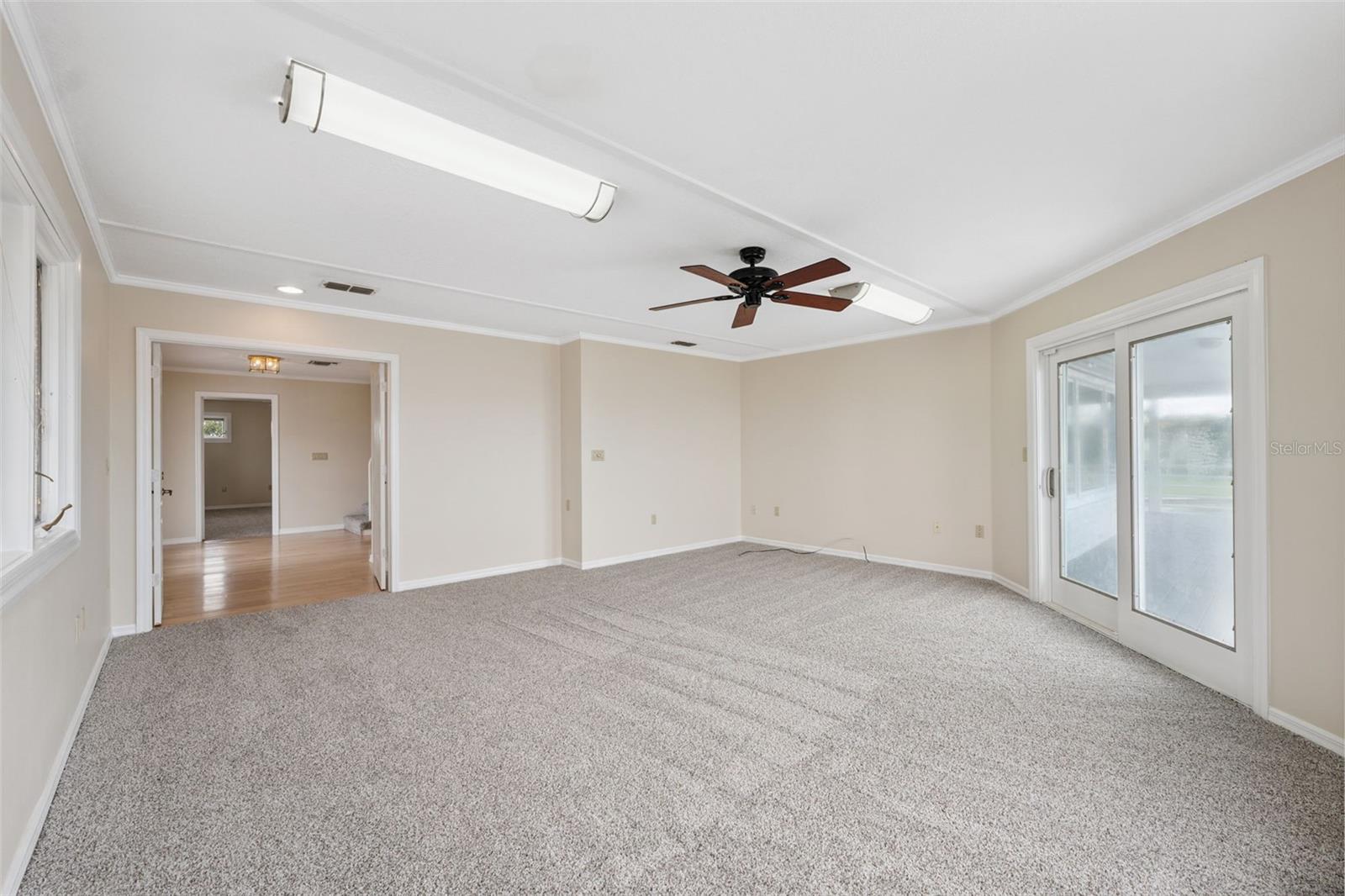 Listing photo id 18 for 1906 Gulfview Drive