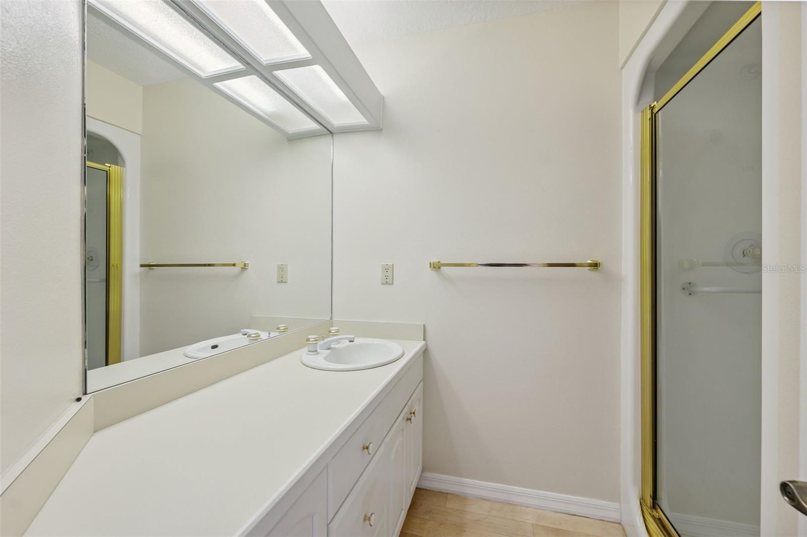 Listing photo id 19 for 1906 Gulfview Drive