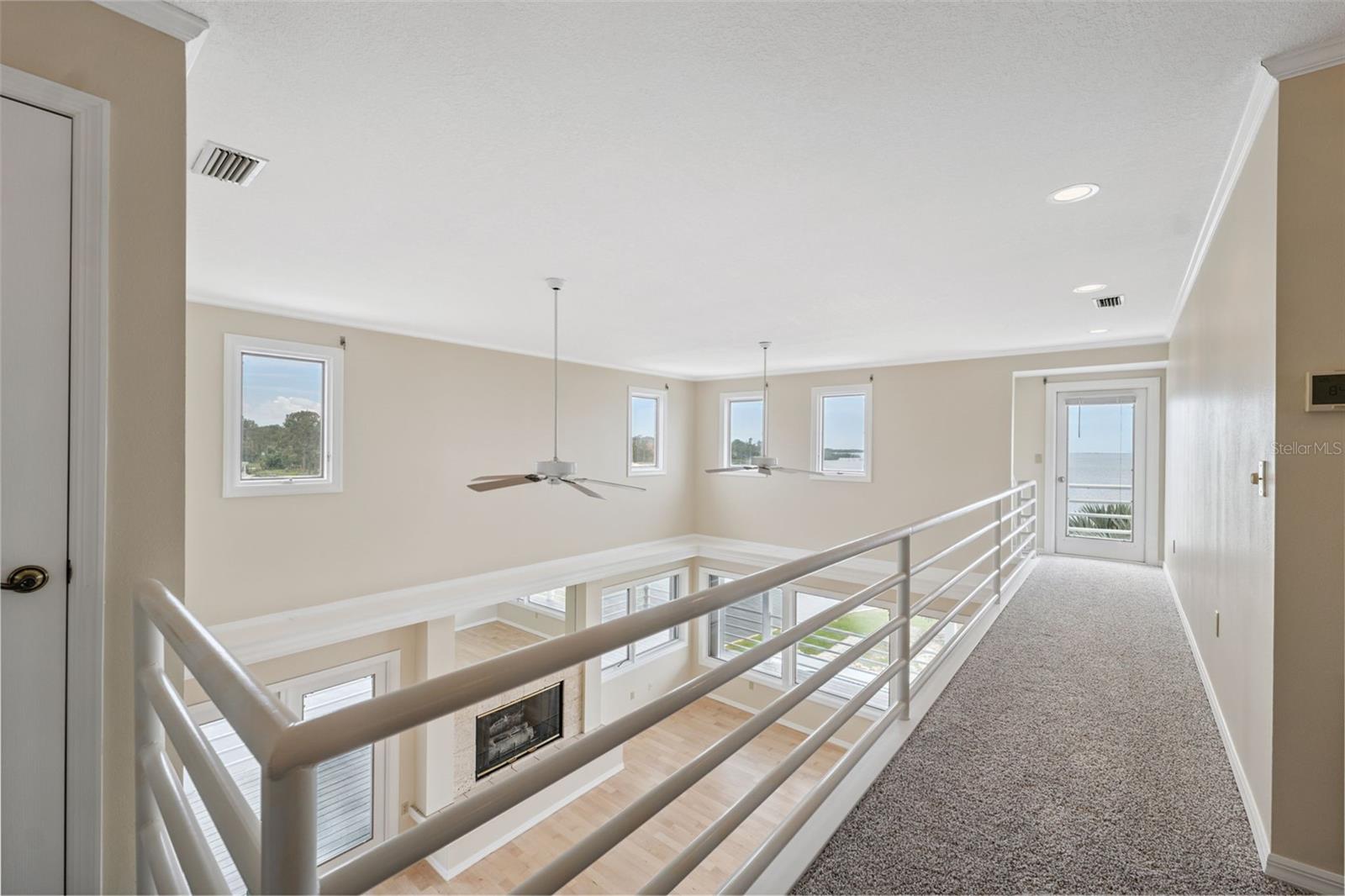 Listing photo id 20 for 1906 Gulfview Drive